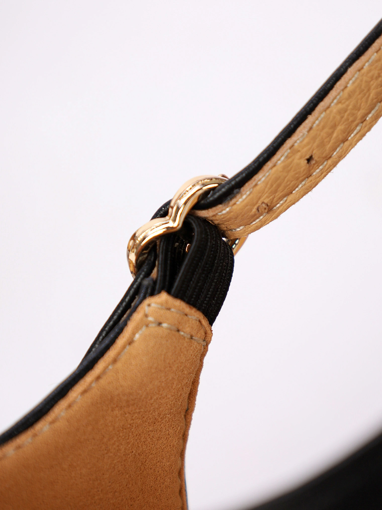 Туфли черного цвета  с ремешком на высоком каблуке